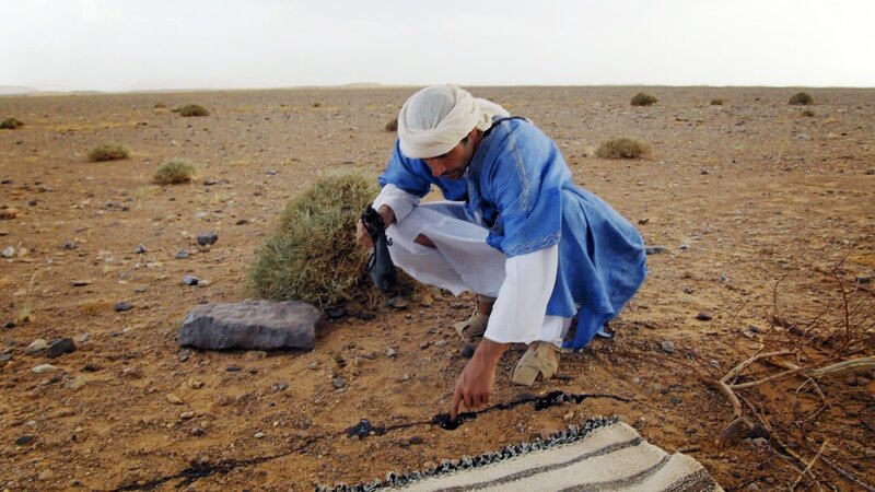 Hazen Audel treks across the Sahara Desert using the ancient techniques of Morocco’s Berber nomads. – Bild: National Geographic