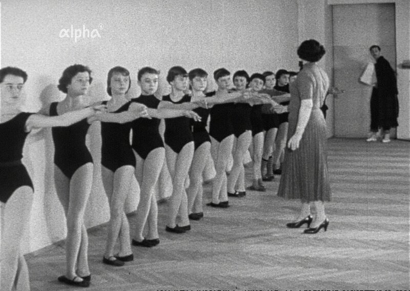 Ein Tag im Ballett der Bayerischen Staatsoper 1955: Nachwuchstraining. – Bild: BR