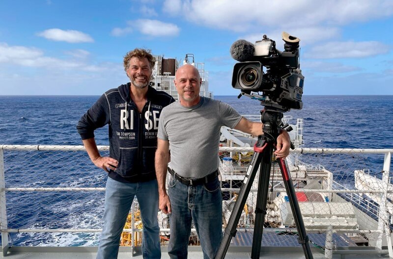 Ein Teil der Filmcrew: Journalist Michael Stocks (li.) und Kameramann Thomas Aigner (re.) – Bild: SWR