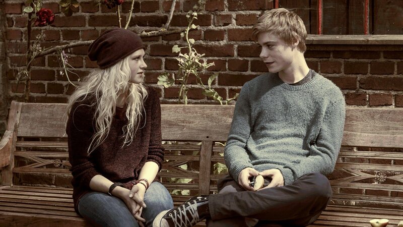 Wird Nils (Tom Gramenz) Charlies (Sinje Irslinger) Entschuldigung annehmen? – Bild: WDR/​Andrea Hansen