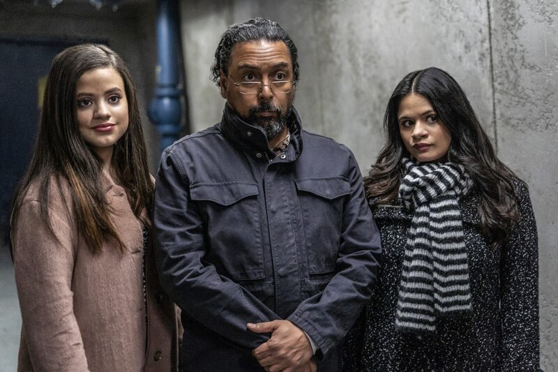 (v.l.n.r.) Maggie Vera (Sarah Jeffery); Ray Vera (Felix Solis); Mel Vera (Melonie Diaz) – Bild: The CW Network, LLC. /​ Colin Bentley