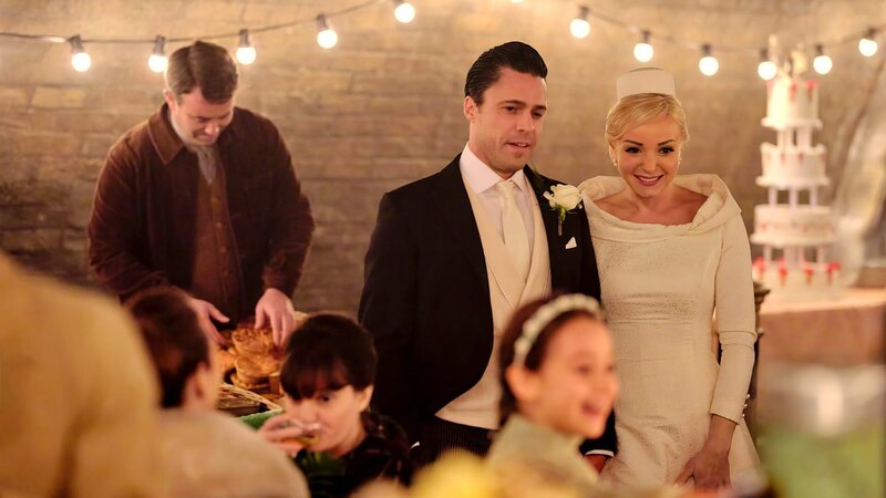 Matthew Aylward (Olly Rix) und Trixie Franklin (Helen George) – Bild: Neal Street Productions