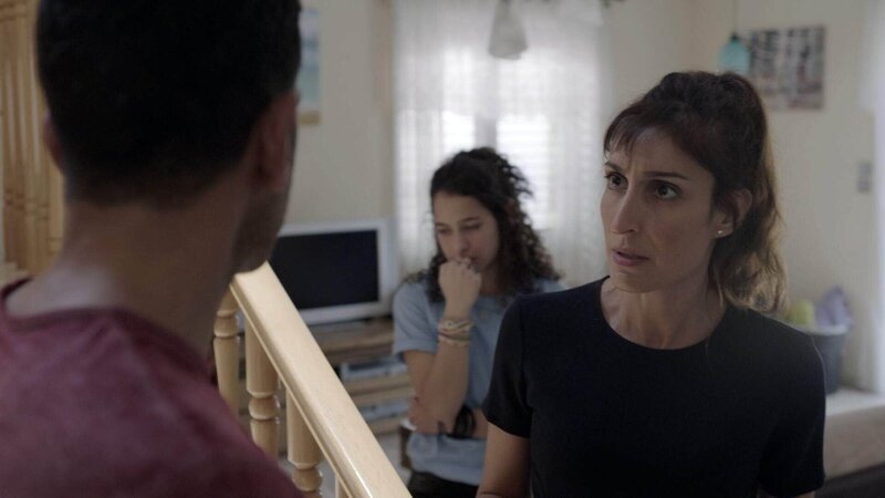 Miki Shenhav (Shani Cohen, r.) – Bild: RTL /​ Keshet International