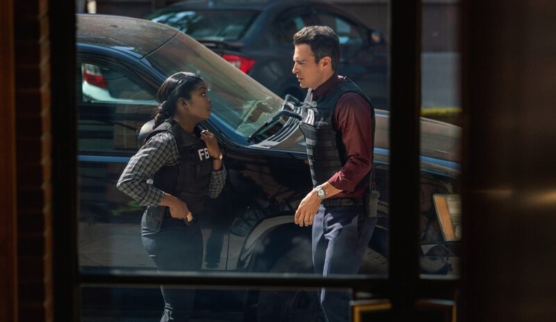 Special Agent Kristen Chazal (Ebonée Noel, l.); Special Agent Stuart Scola (John Boyd, r.) – Bild: 2019 CBS Broadcasting, Inc. All Rights Reserved. /​ Michael Parmelee Lizenzbild frei