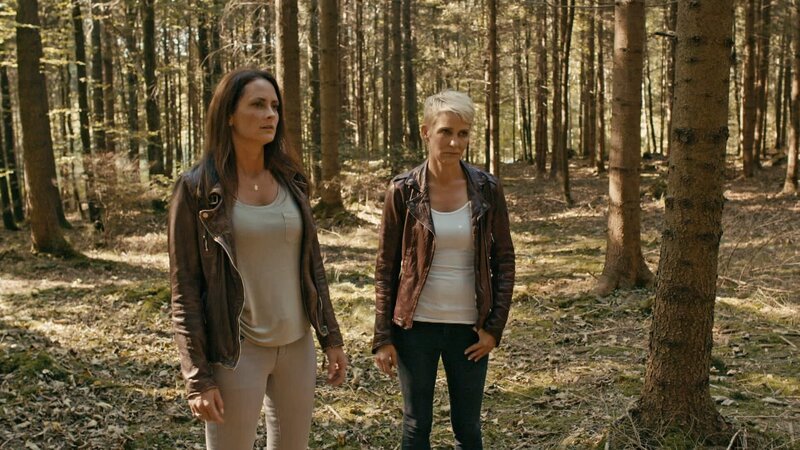 Daniela Stamm (l.); Alexandra Rietz (r.) – Bild: ATV2