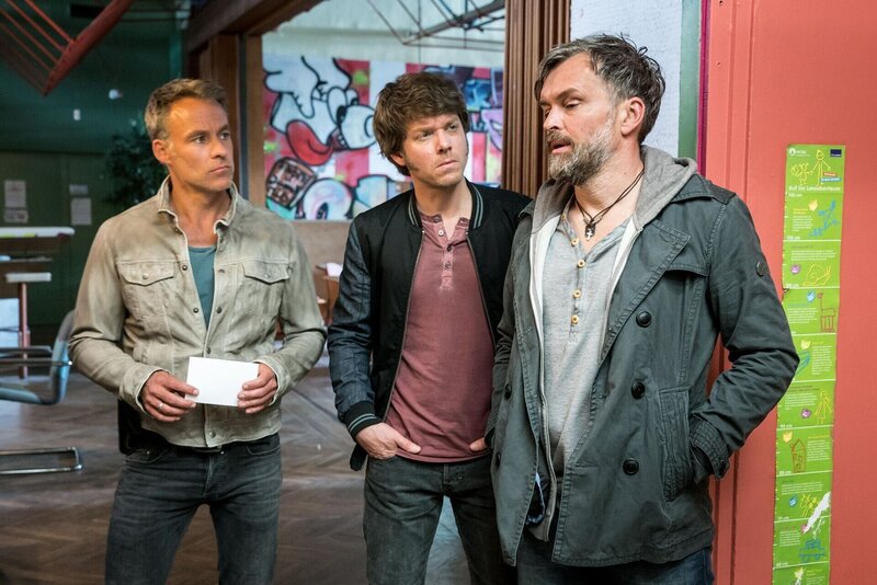 (v.l.n.r.) Jan Maybach (Marco Girnth); Tom Kowalski (Steffen Schroeder); Ralf Meineke (Ole Puppe) – Bild: ZDF /​ Uwe Frauendorf