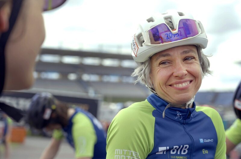 „Rad am Ring“ – Teilnehmerin Eva Parascandolo – Bild: SWR „Rad am Ring“ – Teilnehmerin Eva Parascandolo – Bild: SWR