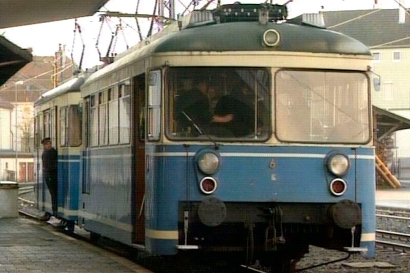 Der Triebwagen T6 ist der letzte Triebwagen, den die Trossinger Eisenbahn in Betrieb nimmt. – Bild: SWR