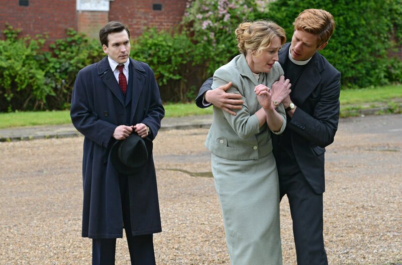 v.l. Domenic Taylor (Lee Williams), Marion Taylor (Flora Montgomery) und Sidney Chambers (James Norton) – Bild: WDR/​ITV
