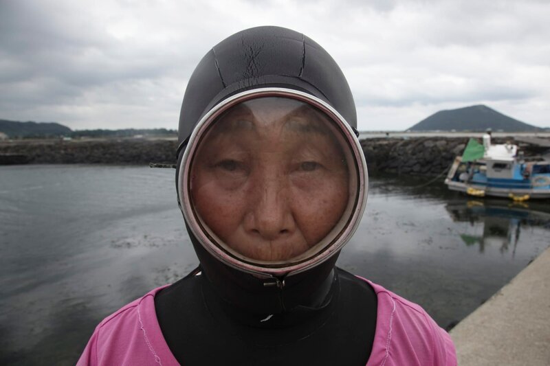 Porträt eines Haenyo-Taucherin – Insel Jeju, Südkorea – Bild: Alice Jones /​ BBC