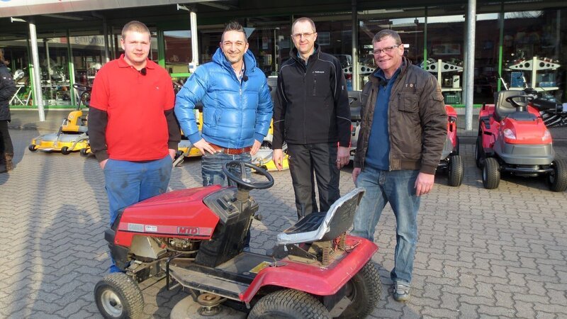 Foto v.li.n.re.: Dominik, Trödelprofi Mauro Corradino, Jürgen und Martin – Bild: RTL II