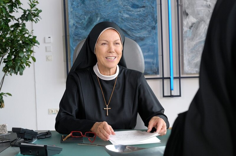 Gaby Dohm (Louise von Beilheim). – Bild: ORF/​Kineos/​Jacqueline Krause-Burberg