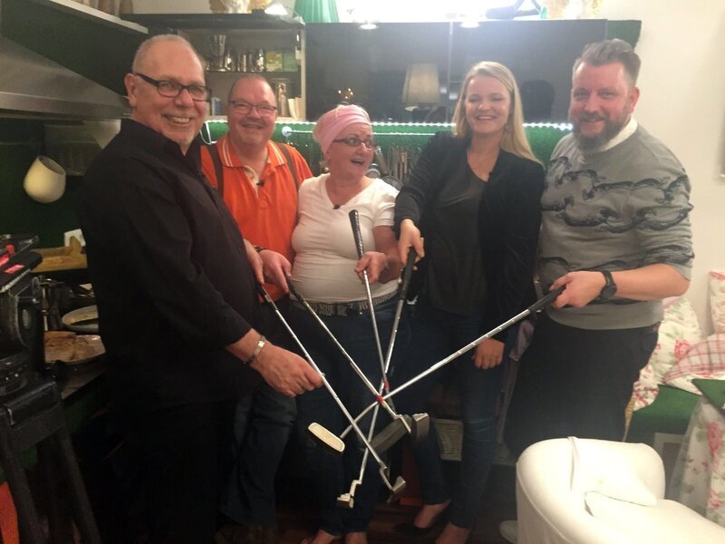 V.l.: Michael, Hubertus, Gastgeberin Sabine, Kerrin und Reiko – Bild: MG RTL D /​ ITV Studios