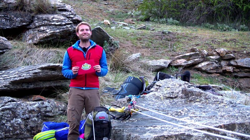 Wird Coach Tobi den Sechs heute wieder einen Wildnisumschlag überreichen können? Die Herausforderung hat es in sich. – Bild: hr/​E+U TV Film- und Fernsehproduktion