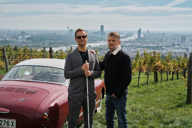 v.li. Alexander Haller (Philipp Hochmair), Niko Falk (Andreas Guenther). – Bild: ORF/​Mona Film/​Tivoli Film/​Philipp Brozsek