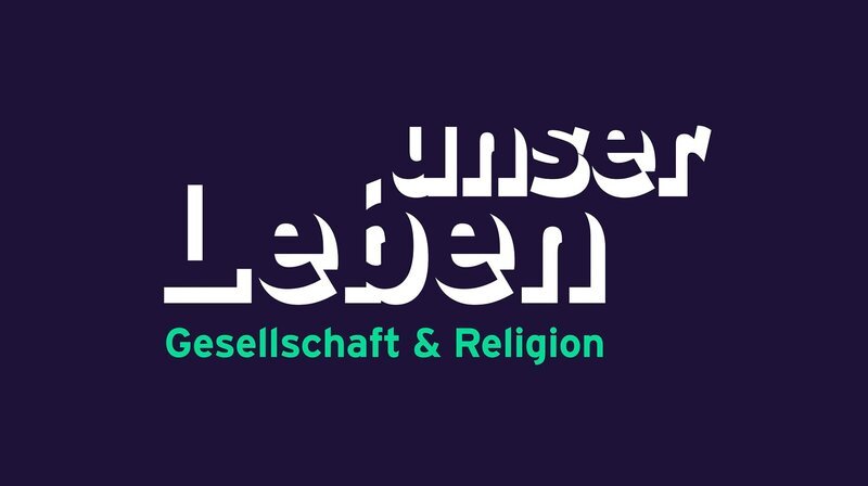 RUNDFUNK BERLIN-BRANDENBURG Unser Leben Aus ‚ÄûHimmel und Erde‘Äú wird ab dem 4. Januar ‚ÄûUnser Leben‘Äú. Jeden ersten Samstag im Monat begrüßt Arndt Breitfeld die Zuschauerinnen und Zuschauer zu einem Thema aus dem weiten Feld von Religion und Gesellschaft. Es geht um Fragen, die uns alle beschäftigen. – Bild: rbb /​ rbb Presse & Information