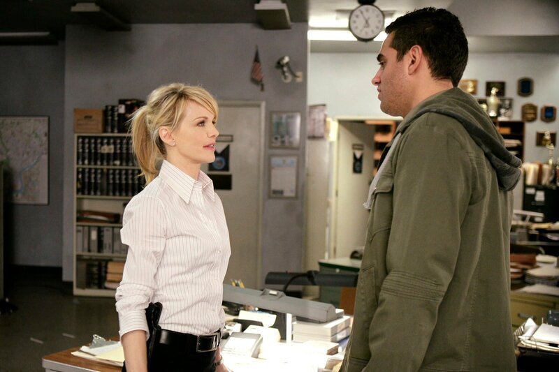 Lilly Rush (Kathryn Morris, l) – Bild: Turner /​ Warner Bros. Entertainment Inc.