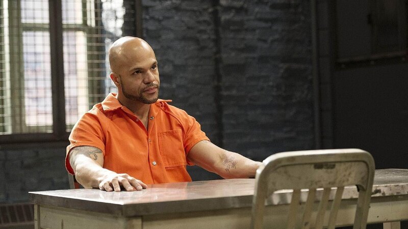 Hat der Zuhälter Little Tino (Gavin-Keith Umeh) einen Touristen ausgeraubt und vergewaltigt? – Bild: TVNOW /​ Universal