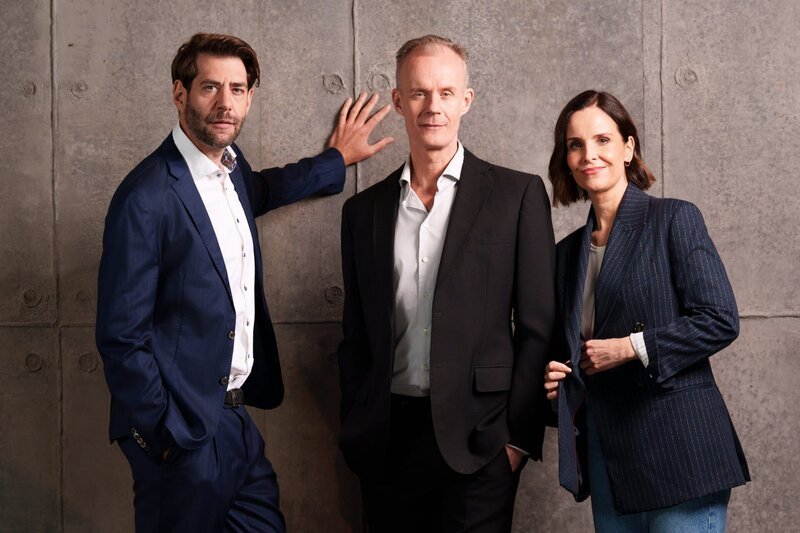 Von links: Claus von Wagner, Max Uthoff und Maike Kühl – Bild: Jens Hartmann /​ ZDF und Jens Hartmann
