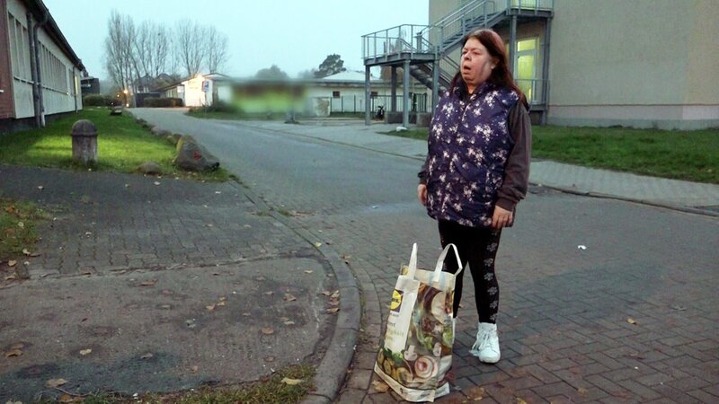 Pamela (Foto) und Regina haben sich überworfen und glauben nicht daran, dass ihre Freundschaft noch eine Chance hat. – Bild: RTLZWEI