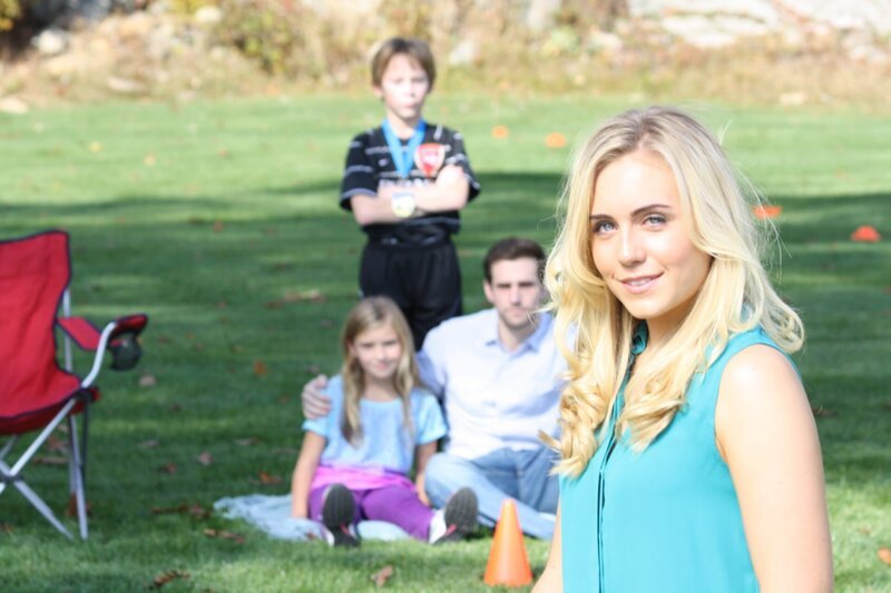The day after writing herself a fat check for a quarter of a million bucks, Nanette Johnston and her lover, Eric Naproski go to cheer on her son at his ball game. – Bild: TLC