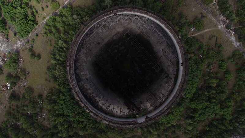 Chernobyl, UKRAINE – An unfinished and now abandoned cooling tower at the Chernobyl nuclear power plant, near Pripyat in Ukraine. The exclusion zone has become one of the best places in the world to study the influence of radiation on plants, animals, microorganisms and even humans. (photo credit: National Geographic) /​ Czarnobyl – Bild: Copyright © The National Geographic Channel.