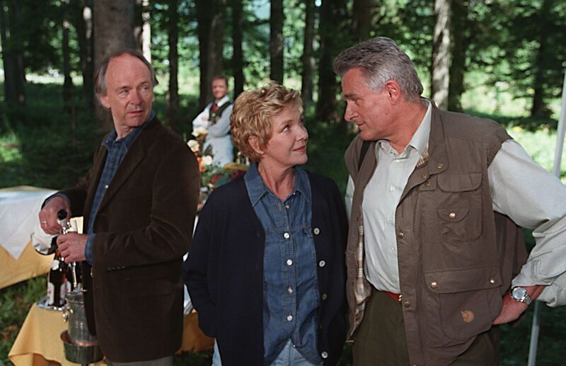 (v.li.): Joachim Bissmeier (Albert), Gila von Weitershausen (Henriette), Klaus Wildbolz (Wenzel Hofer). – Bild: ORF/​Johannes