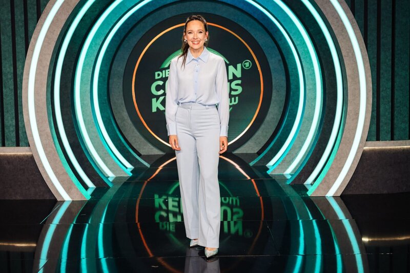 Moderatorin Carolin Kebekus. – Bild: WDR/​Ben Knabe