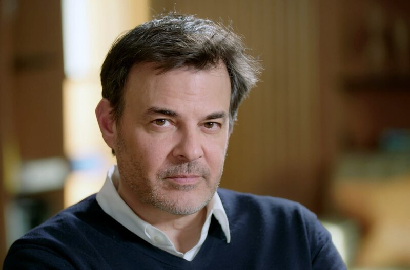 François Ozon hat mit „Gelobt sei Gott“ – im Original „Grâce à Dieu“ – ein äußerst realitätsnahes Werk geschaffen, dem eine umfassende Recherchearbeit vorausging. – Bild: Folamour Productions