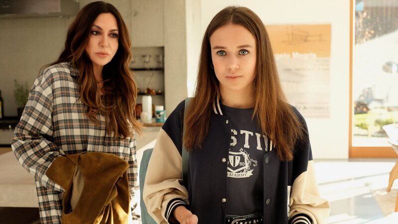 Frühling – Das erste Mal Sie vertraut sich ihr an: Simone Thomalla als Katja Baumann, Linda Berthold als Lucy Hartmann – Bild: SRF/​ZDF/​Kerstin Stelter