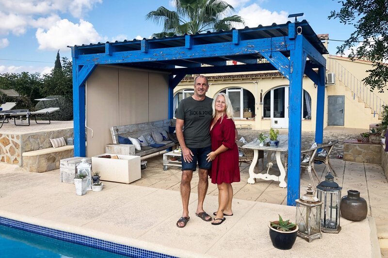 Ralf und Corinne Waldburger leben seit 2 Jahren in Spanien. – Bild: SRF