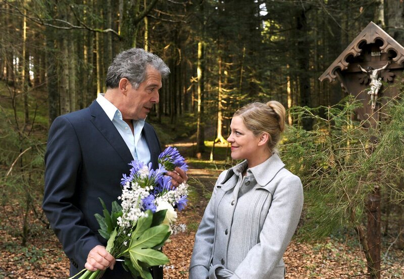 ARD STURM DER LIEBE FOLGE 1318, am Donnerstag (09.06.11) um 15:10 Uhr im ERSTEN. Lena (Johanna Bönninghaus, r.) entpuppt sich als Andrés (Joachim Lätsch, l.) Internetdate. – Bild: ARD/​Ann Paur