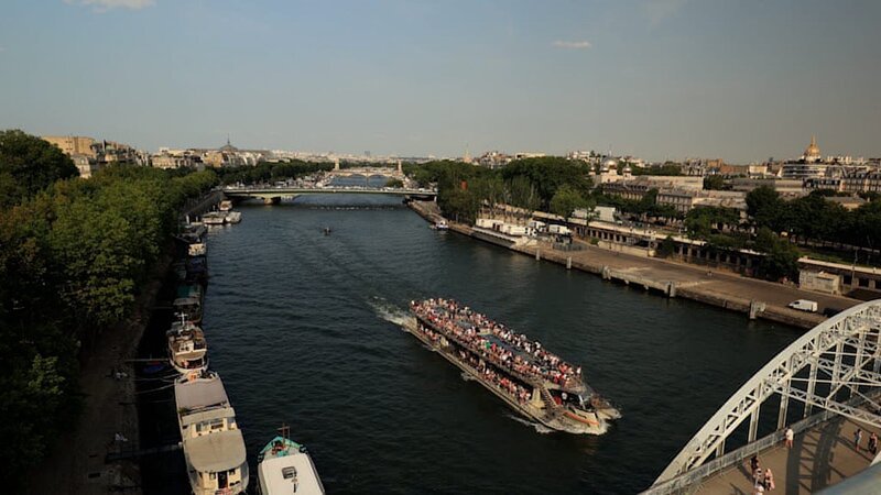Paris vom Wasser aus. Bei einer Spazierfahrt über die Seine lassen sich die Sehenswürdigkeiten aus einer neuen Perspektive erleben. – Bild: Ampersand /​ ZDF