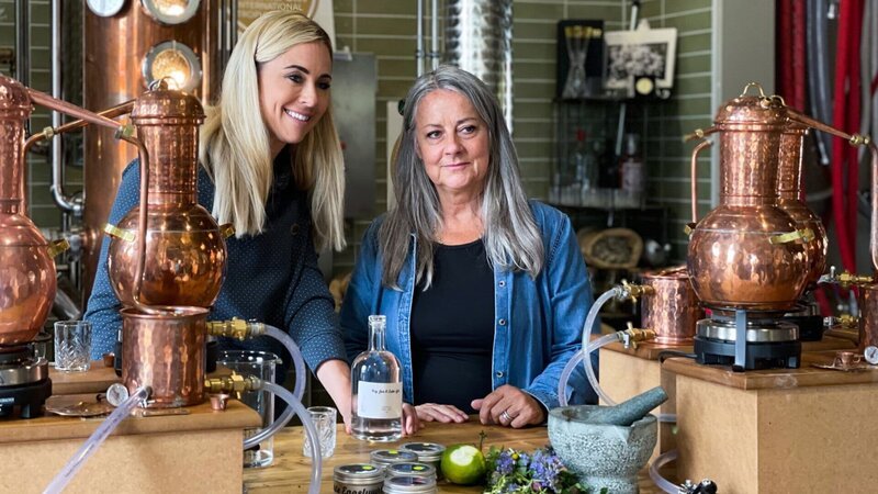 v.li.: Nicole Berchtold und Barb Grossenbacher – Bild: SRF