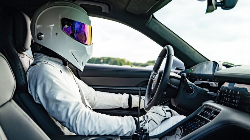 The Stig  Die Verwendung des sendungsbezogenen Materials ist nur mit dem Hinweis und Verlinkung auf RTL+ gestattet. – Bild: RTL /​ BBC Studios