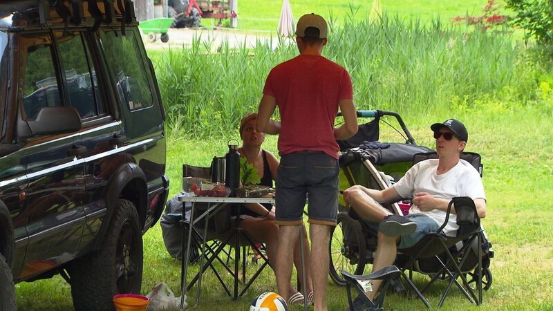 Camping in der Natur im Bregenzerwald. – Bild: ORF/​ORF-V