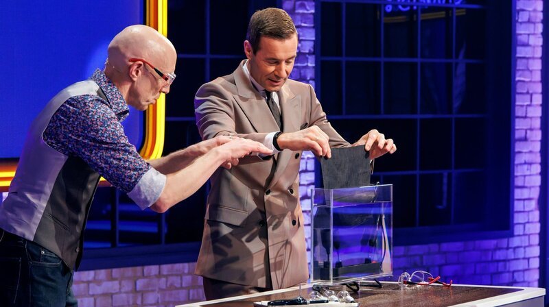 Markus Weber und Moderator Kai Pflaume. – Bild: rbb/​NDR/​Morris Mac Matzen