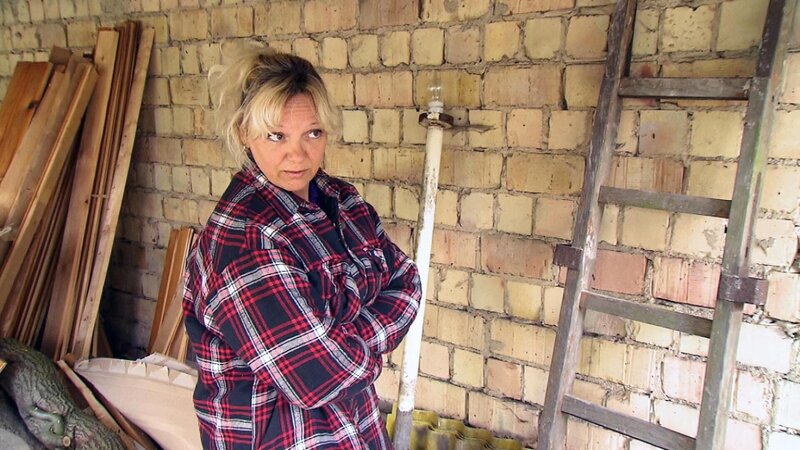 Bernds Freundin Jacqueline ist genervt! – Bild: RTL II