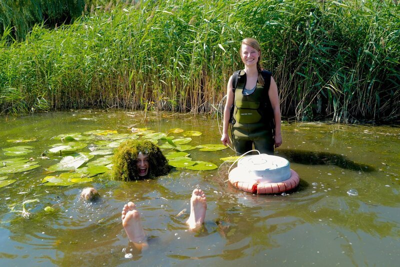 Katrin und Checker Julian im Teufelssee. – Bild: BR/​megaherz gmbh/​Thomas Spitschka