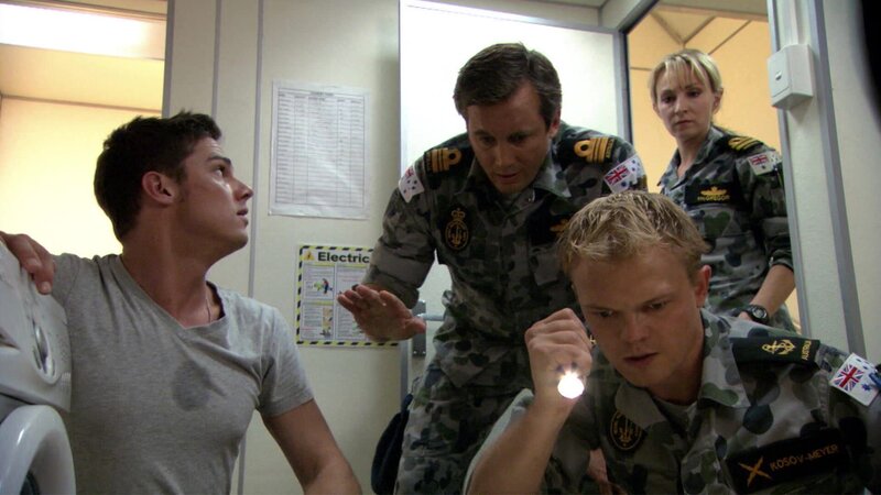 Leo ‚2 Dads‘ Kosov-Meyer (Nikolai Nikolaeff ), Lisa McCune (Lieutenant Kate McGregor) – Bild: AXN Black