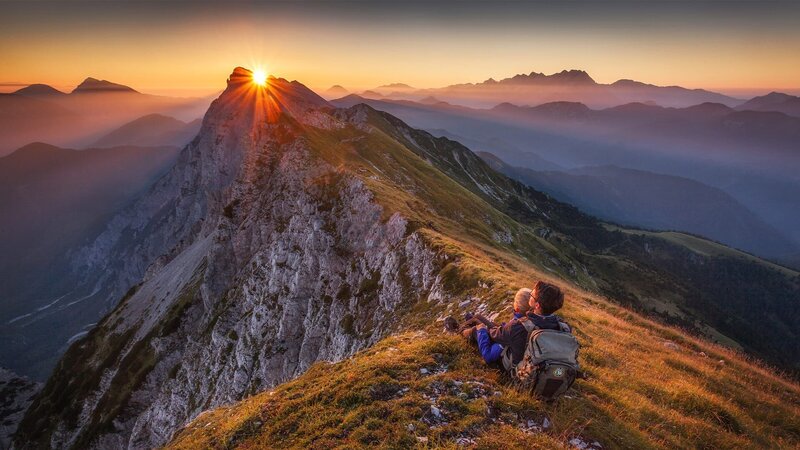 Zwei Personen auf den Karawanken – Bild: Red Bull Media House/​ServusTV