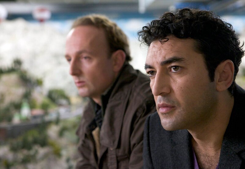 hr-fernsehen TATORT: VERGISSMEINNICHT, Fernsehfilm, Deutschland 2009, Regie: Richard Huber, am Samstag (01.11.14) um 21:40 Uhr. v.l.: Uwe Kohnau (Peter Jordan) und Cenk Batu (Mehmet Kurtulus). – Bild: HR/​NDR/​Georges Pauly