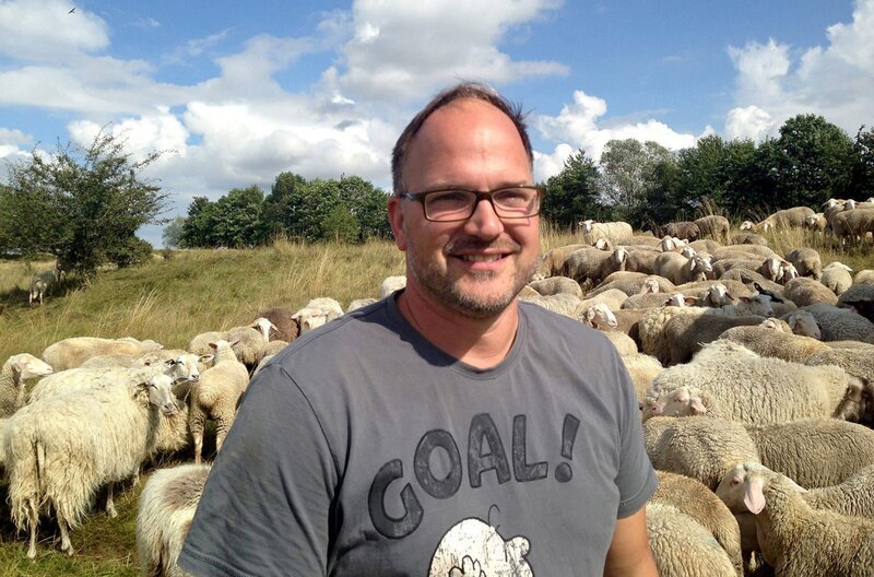 Schäfer Andreas Schmid aus Münzenberg führt den Familienbetrieb in vierter Generation. – Bild: Frederik Klose-Gerlich
