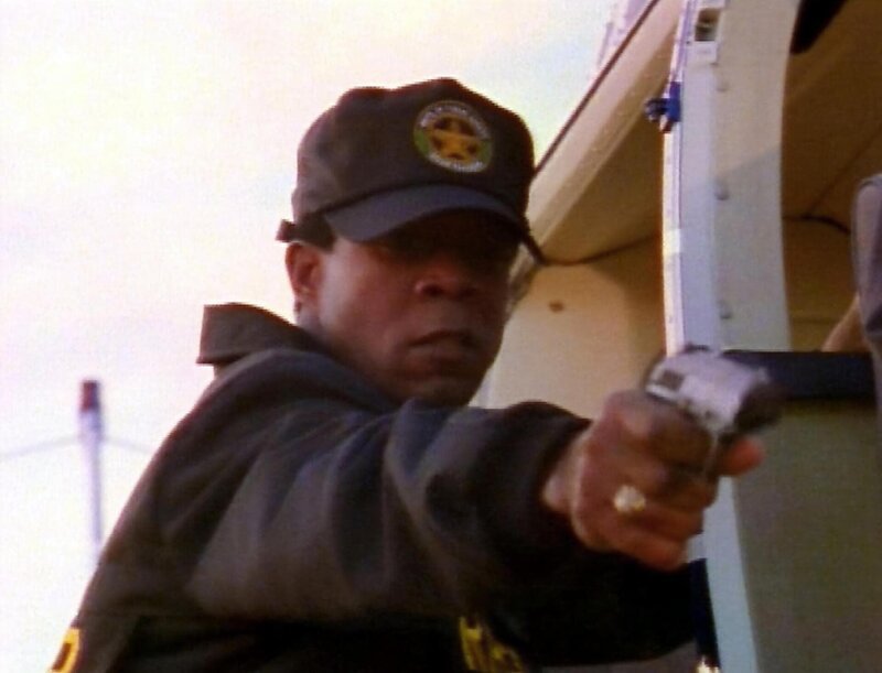 Trivette und Walker lassen einige Drogenübergaben platzen … – Bild: RTL II