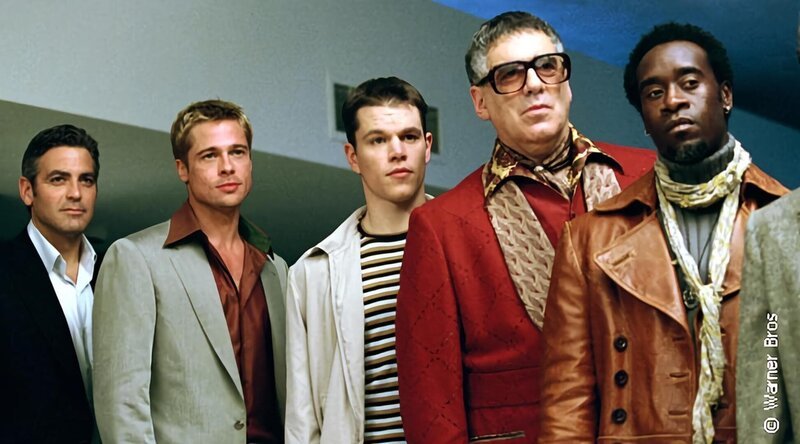 Premiere: „Ocean’s Eleven“. Im Bild (v.li.): George Clooney (Danny Ocean), Brad Pitt (Dusty Ryan), Matt Damon (Linus Caldwell), Elliott Gould (Reuben Tishkoff), Don Cheadle (Basher Tarr). – Bild: 4+