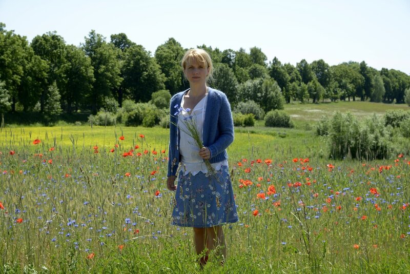Sabine(Christina Große) fühlt sich in den Masuren wohl. – Bild: christiane pausch.fotografie
