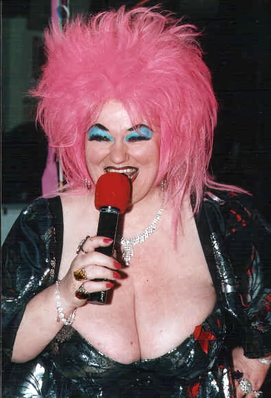 Molly Luft (64), die dickste Hure Berlins, ist alles andere als ein „leichtes Mädchen“. Sie wiegt knapp 140 Kilo, denn ihr Motto ist: „Dicke sind die besseren Liebhaberinnen!“Molly Luft (64), die dickste Hure Berlins, ist alles andere als ein â€žleichtes MĂ¤dchenâ€ś. Sie wiegt knapp 140 Kilo, denn ihr Motto ist: â€žDicke sind die besseren Liebhaberinnen!â€ś – Bild: RTL II – Recht zum Abdruck/​Darstellung zeitlich/​sachlich beschränkt auf die Bewerbung der Sendung