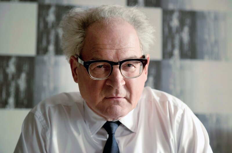 Der Generalstaatsanwalt Fritz Bauer (Burghart Klaußner) hat sein Leben der Jagd auf NS-Verbrecher verschrieben. – Bild: Zero One film/​ChristopheL