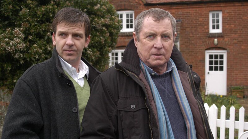 DS Ben Jones (Jason Hughes, l.) und DCI Tom Barnaby (John Nettles, r.). – Bild: ZDF