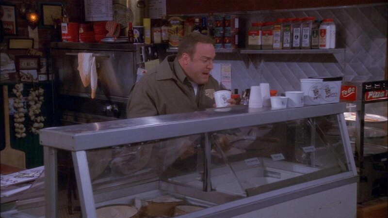Doug Heffernan (Kevin James) besorgt Arthurs Lieblingseis … – Bild: CBS Worldwide Inc.